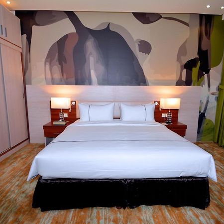Thwary Hotel Suites リヤード エクステリア 写真