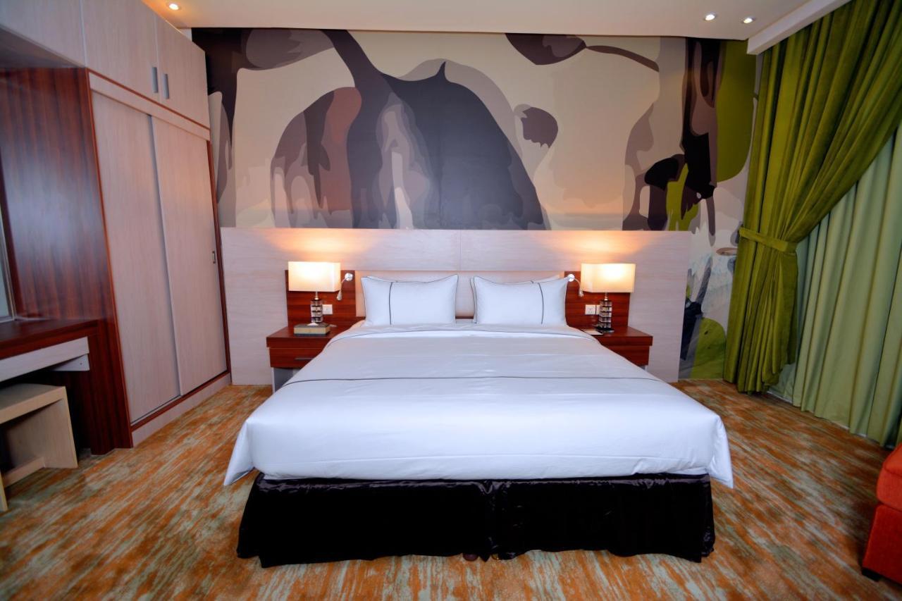 Thwary Hotel Suites リヤード エクステリア 写真