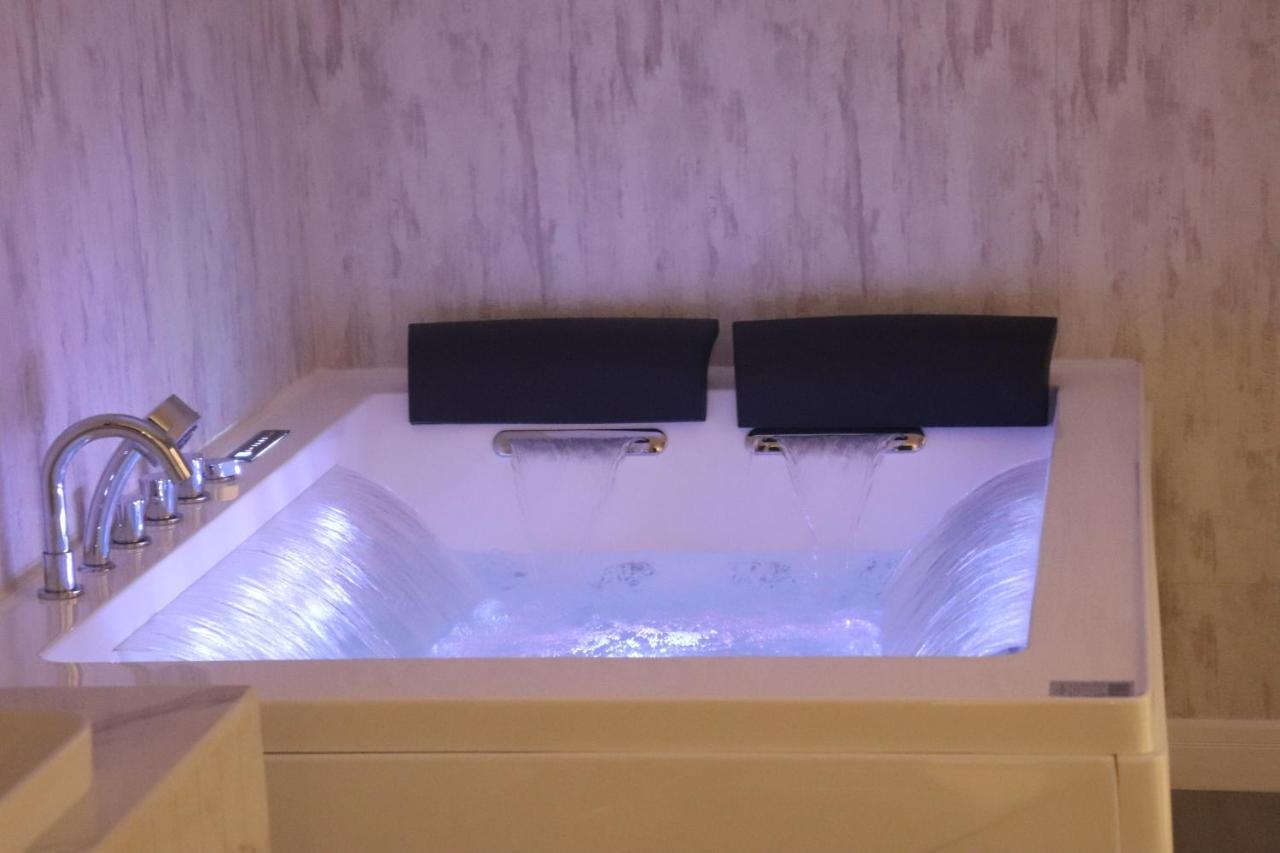 Thwary Hotel Suites リヤード エクステリア 写真