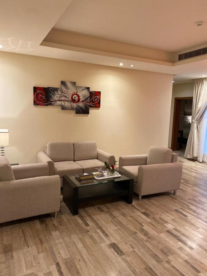 Thwary Hotel Suites リヤード エクステリア 写真