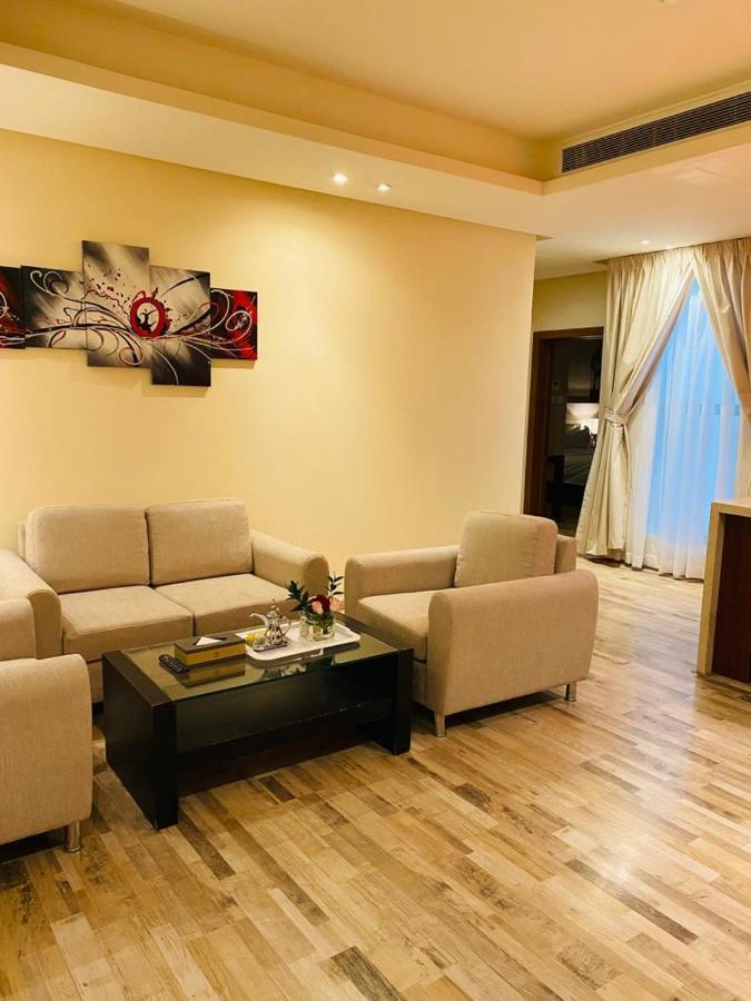 Thwary Hotel Suites リヤード エクステリア 写真