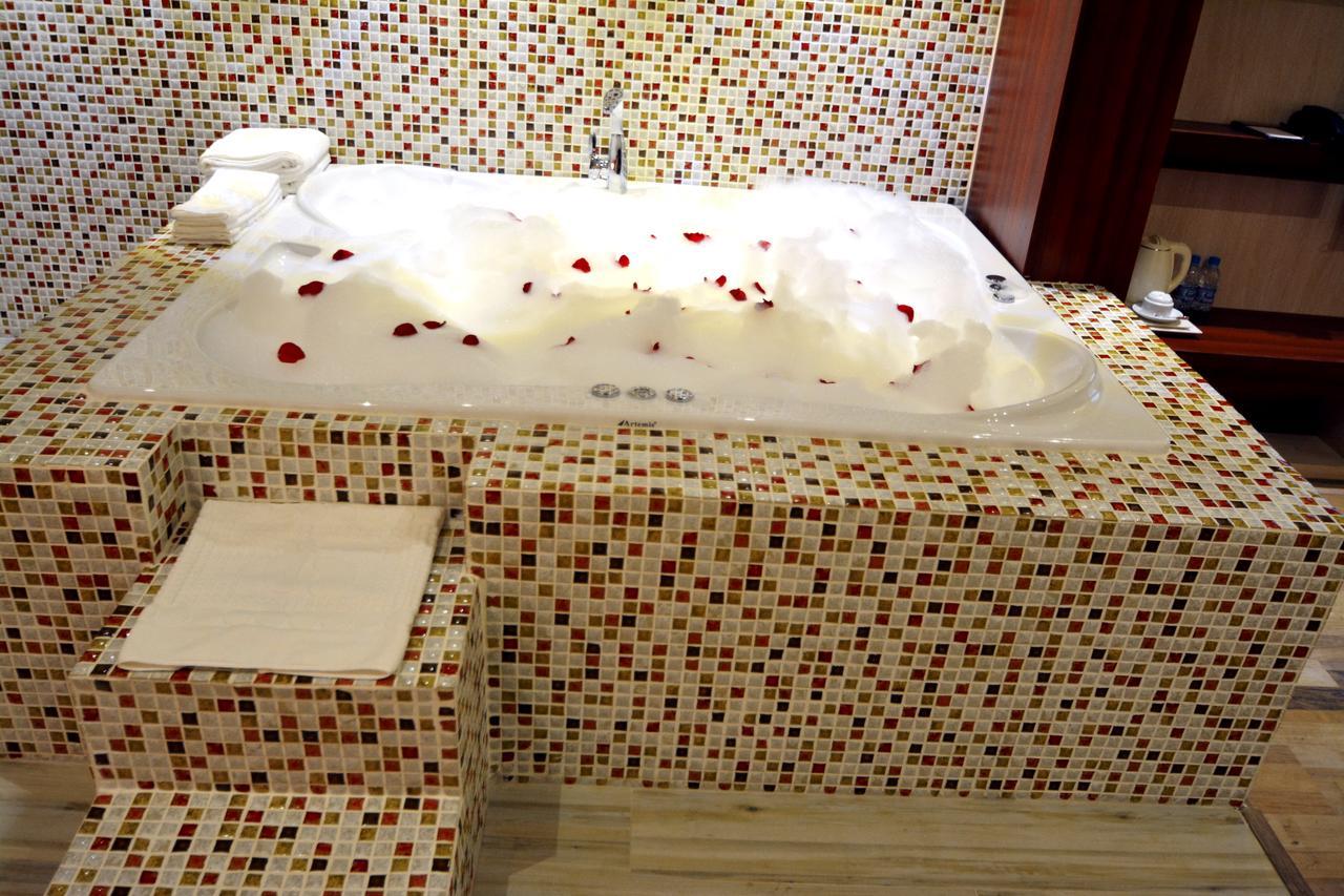 Thwary Hotel Suites リヤード エクステリア 写真