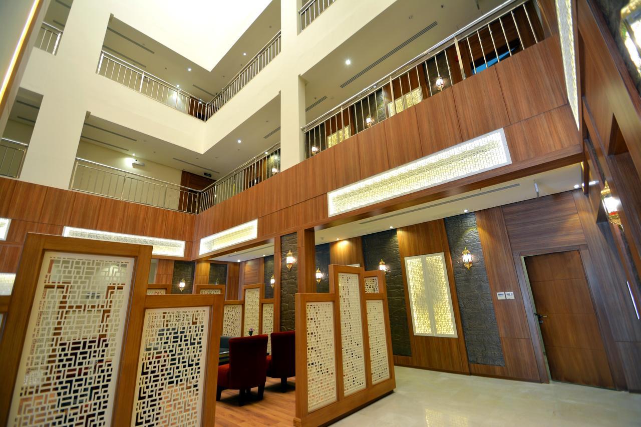 Thwary Hotel Suites リヤード エクステリア 写真