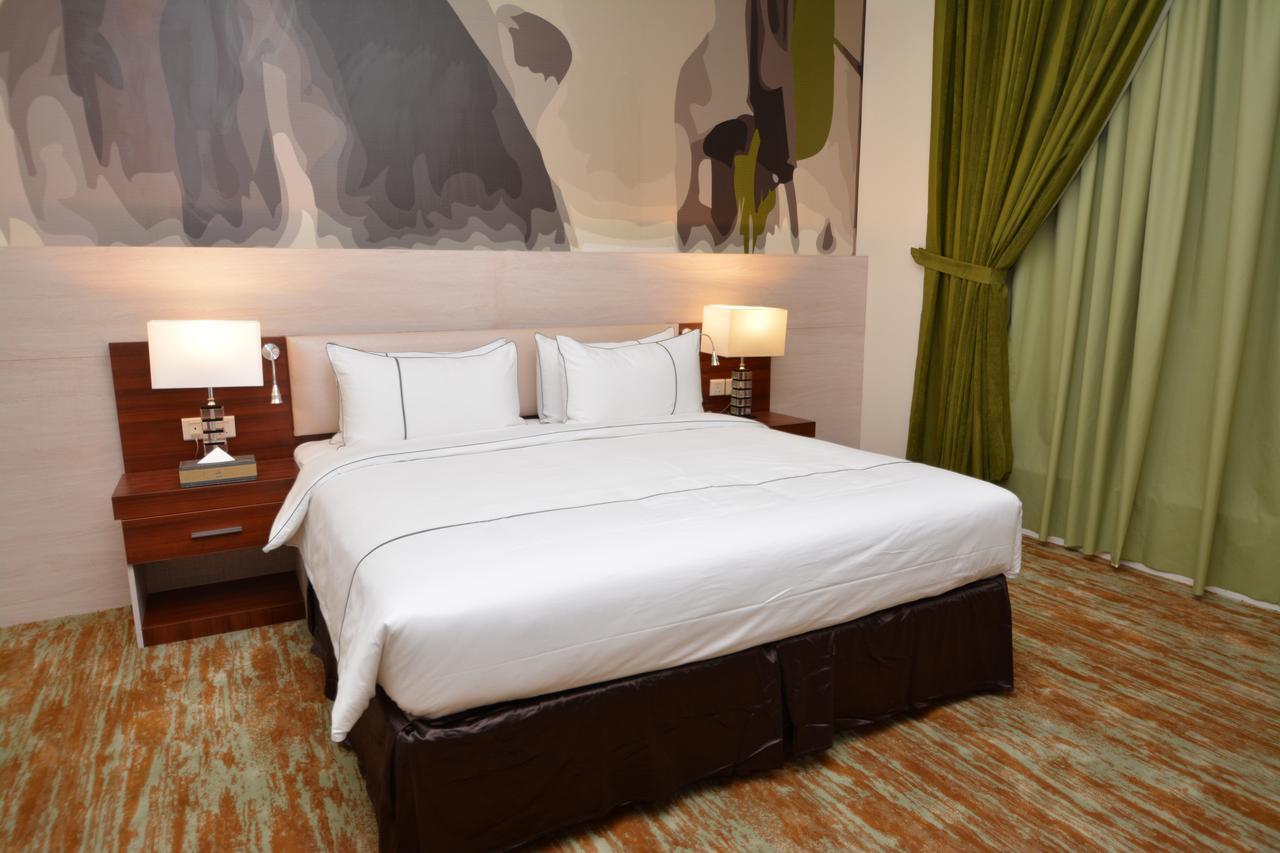 Thwary Hotel Suites リヤード エクステリア 写真