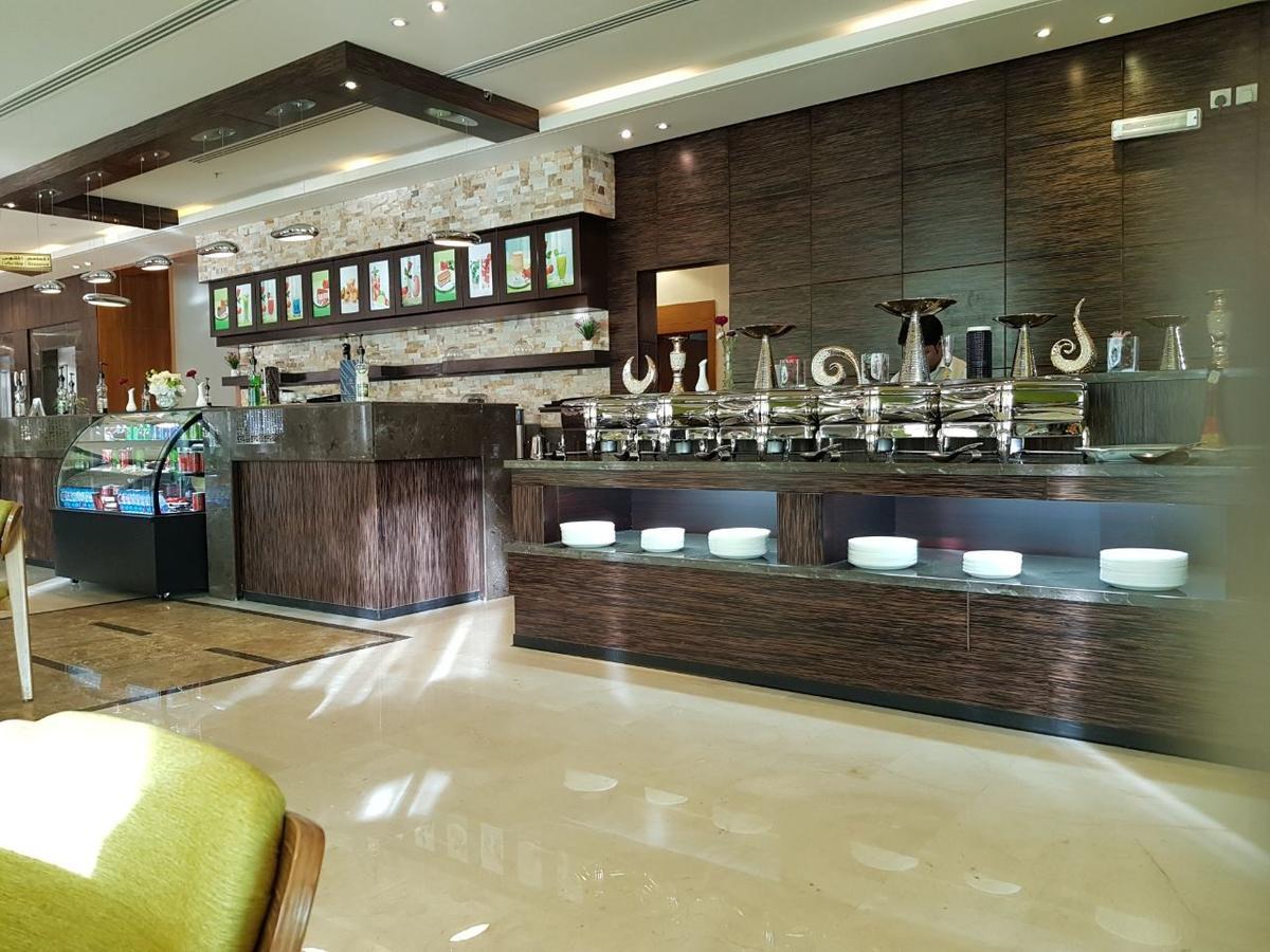 Thwary Hotel Suites リヤード エクステリア 写真