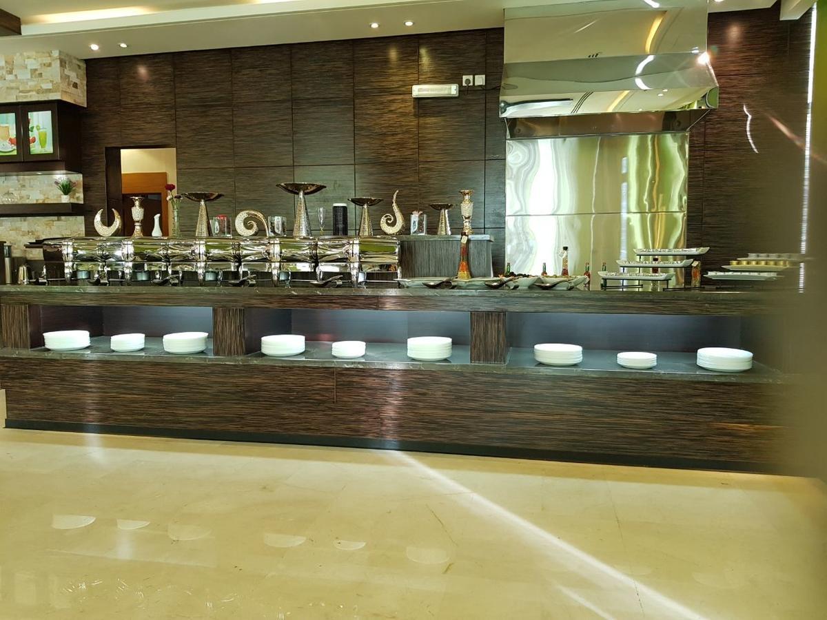 Thwary Hotel Suites リヤード エクステリア 写真