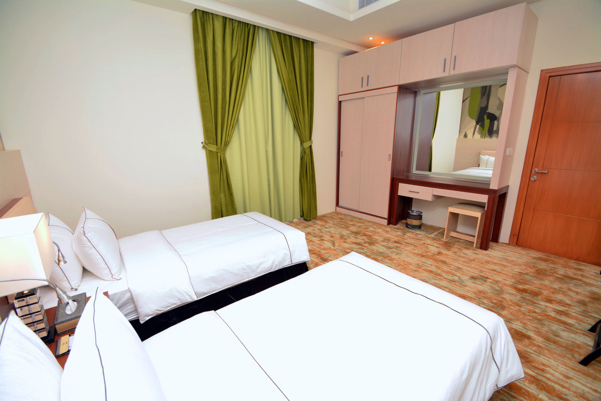 Thwary Hotel Suites リヤード エクステリア 写真